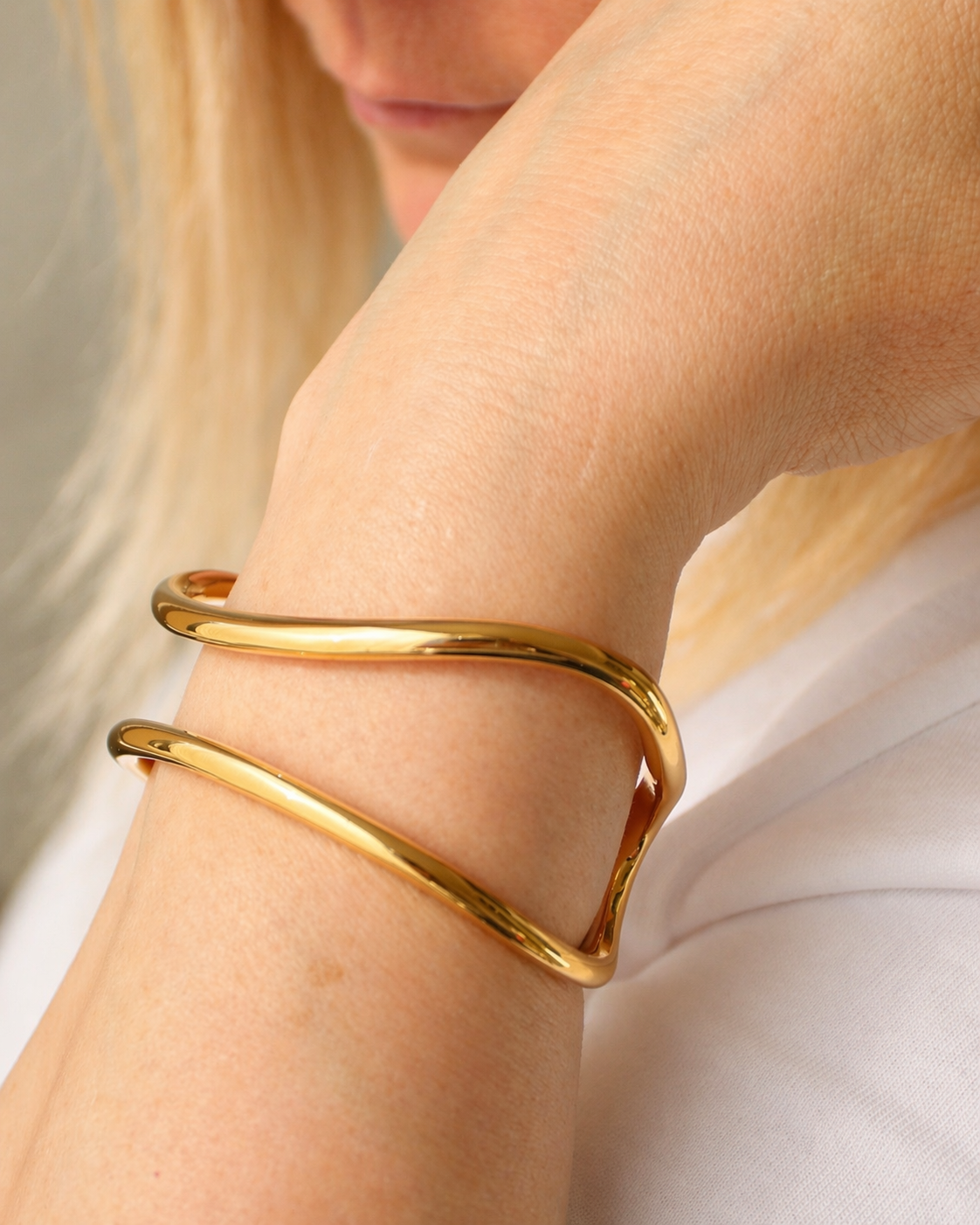 Flödande armring, guldfinish