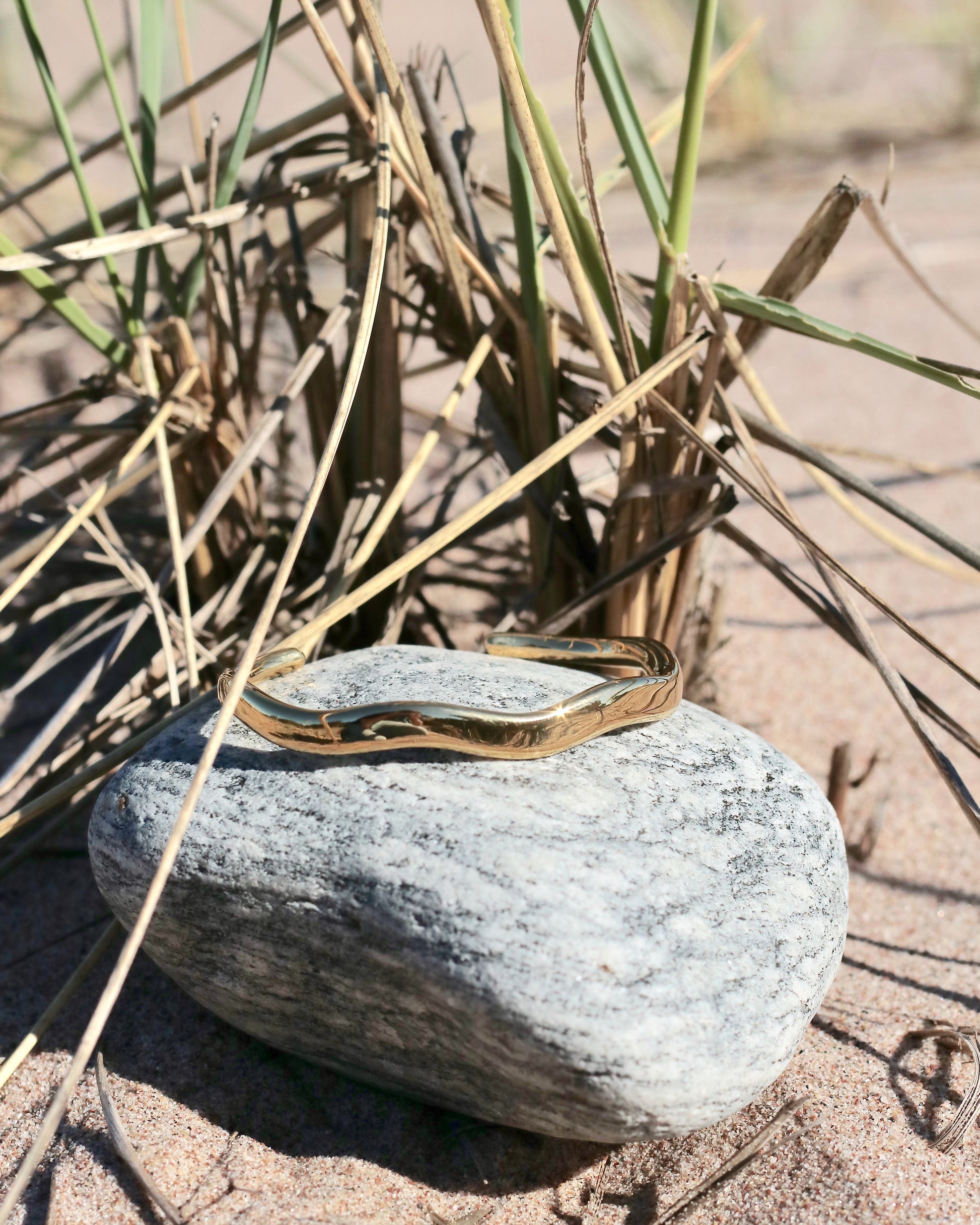 Vågformad armring, stål